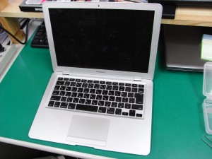 Macbook Air 電源を入れても「プー」音がして起動しない
