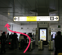 JR秋葉原駅の「中央改札」を左に出ます。