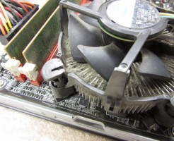 Windows10のアップグレードが完了せず元にも戻せない