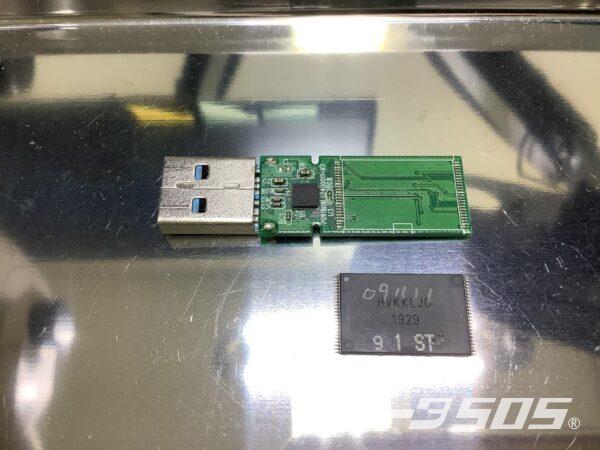 USBメモリからNANDメモリチップを剥がす