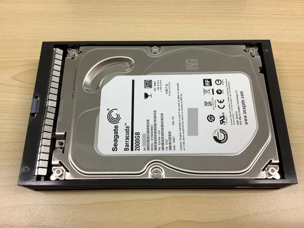 中のHDDはSeagate Barracuda ST2000DM001
