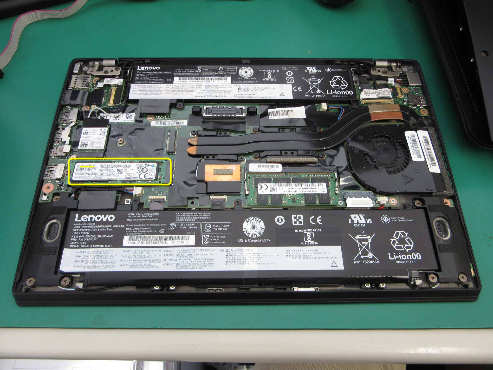Lenovo ThinkPad T460sを分解、SSDが現れる