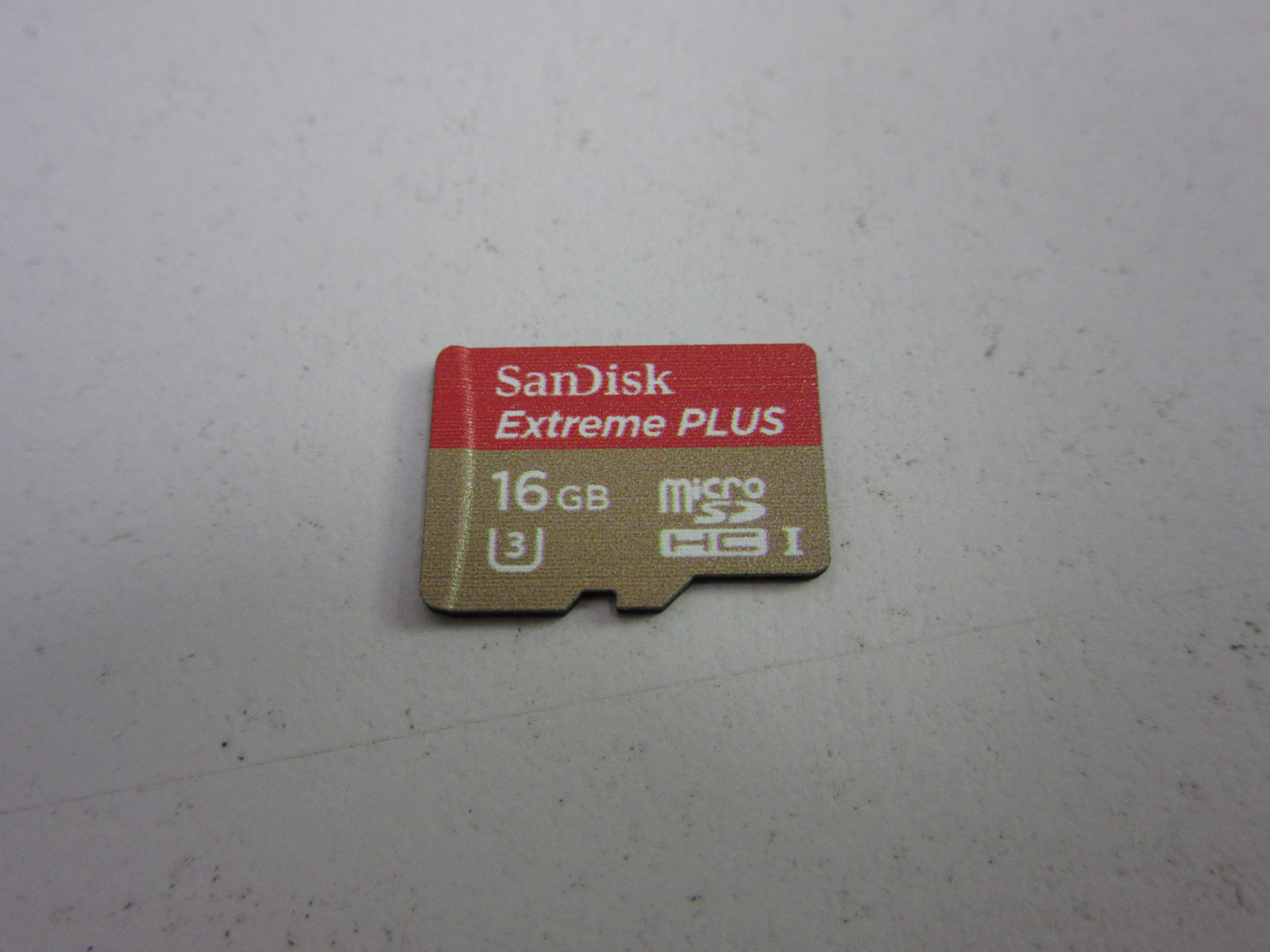 SanDisk Extreme PLUS 16GB 読み取れなくなり破損の表示がでる