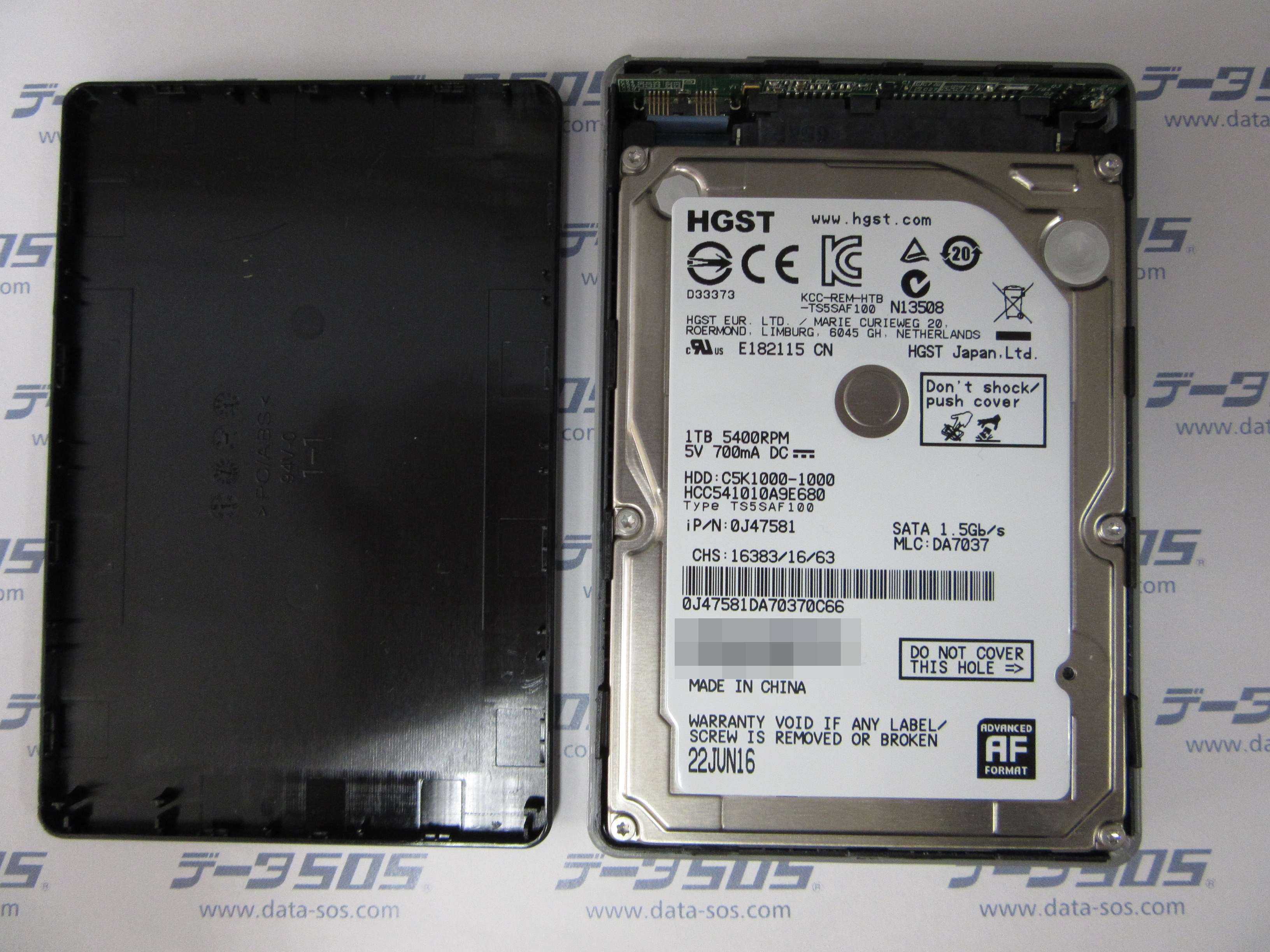 中のHDDはHGST HCC541010A9E680