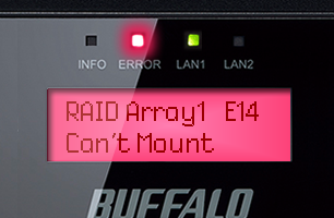 Terastationの液晶画面にRAID Array1 E14 can't Mountと表示されている様子